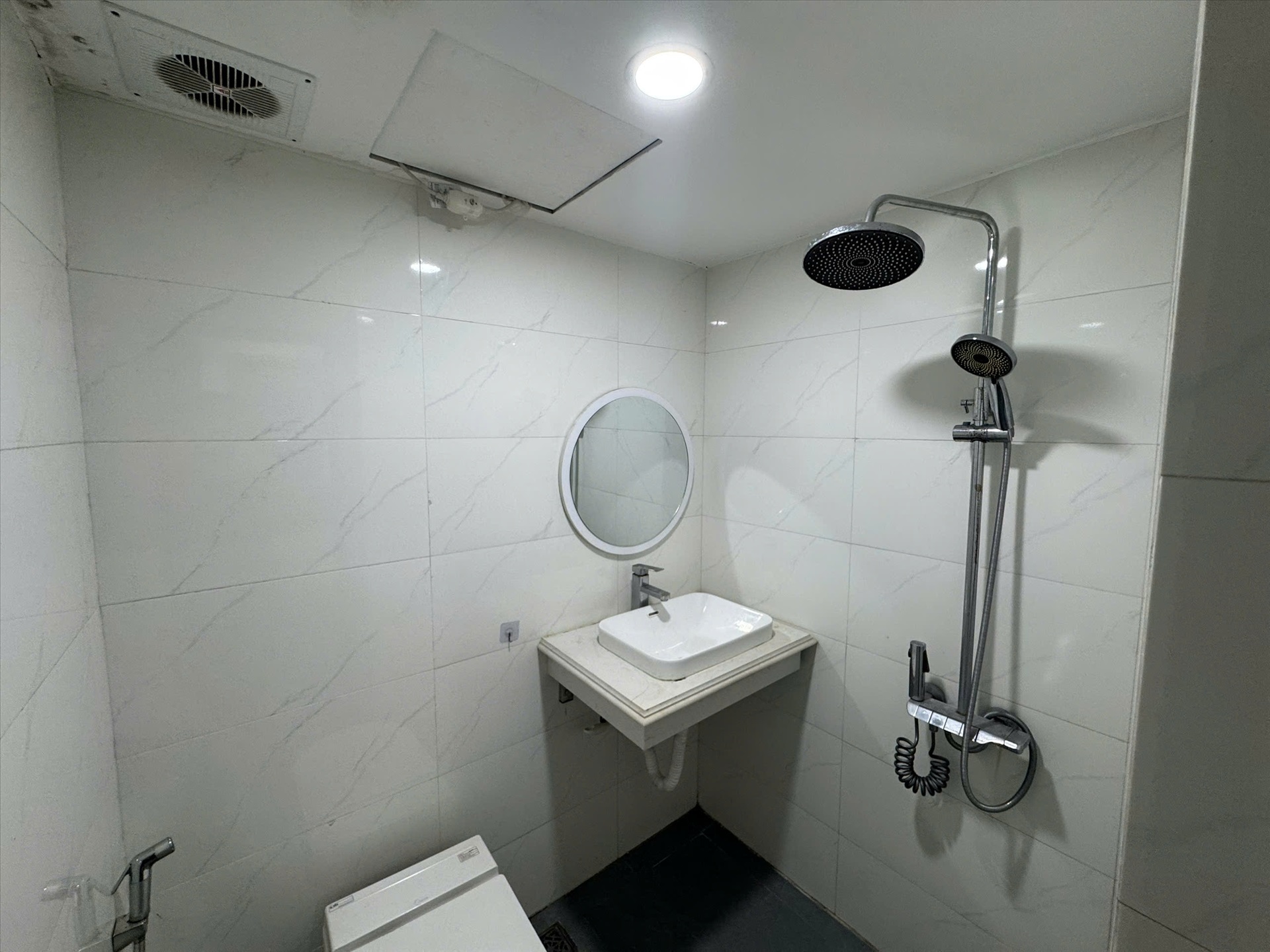 Phòng trọ Studio 22m2 tại CTC Home Nguyễn Ngọc Vũ - Cầu Giấy - Phòng tắm