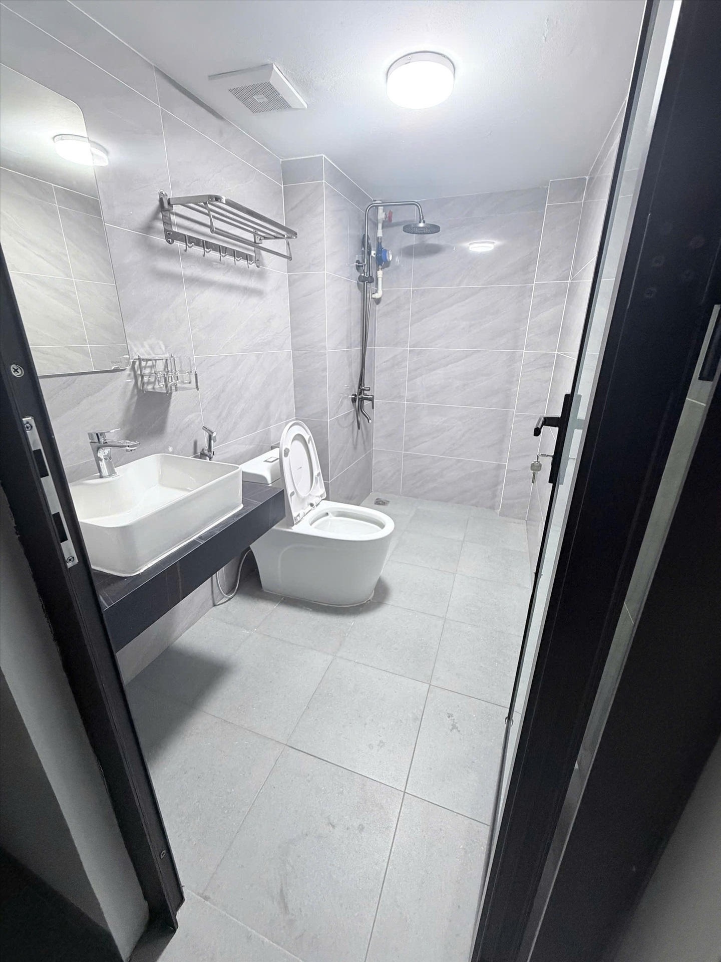 Phòng trọ Studio 30m2 tại CTC Home 2 Phú Mỹ - Nam Từ Liêm - Phòng tắm