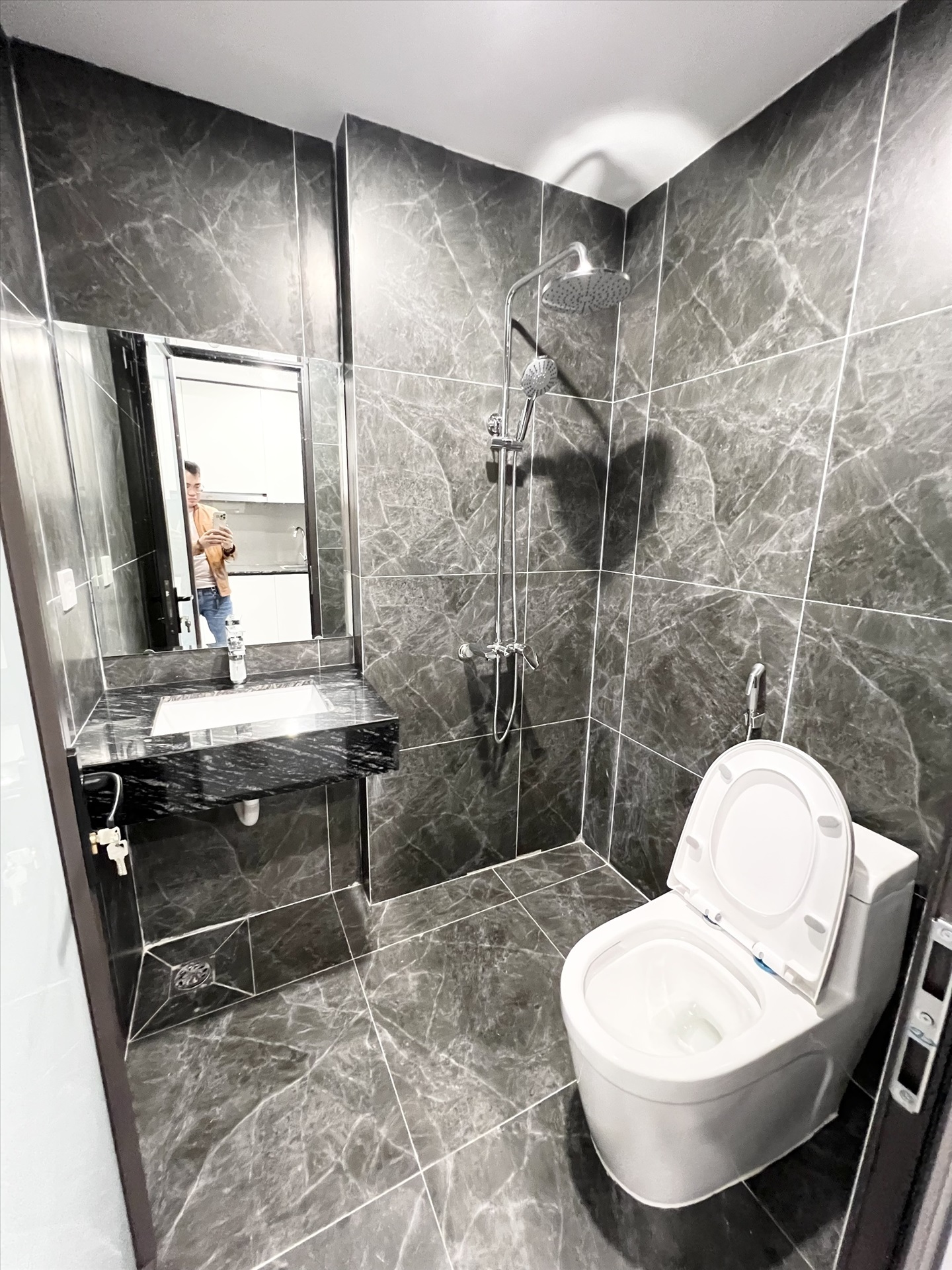 Phòng trọ Studio 28m2 tại HP Land Bùi Xương Trạch - Thanh Xuân - Phòng tắm