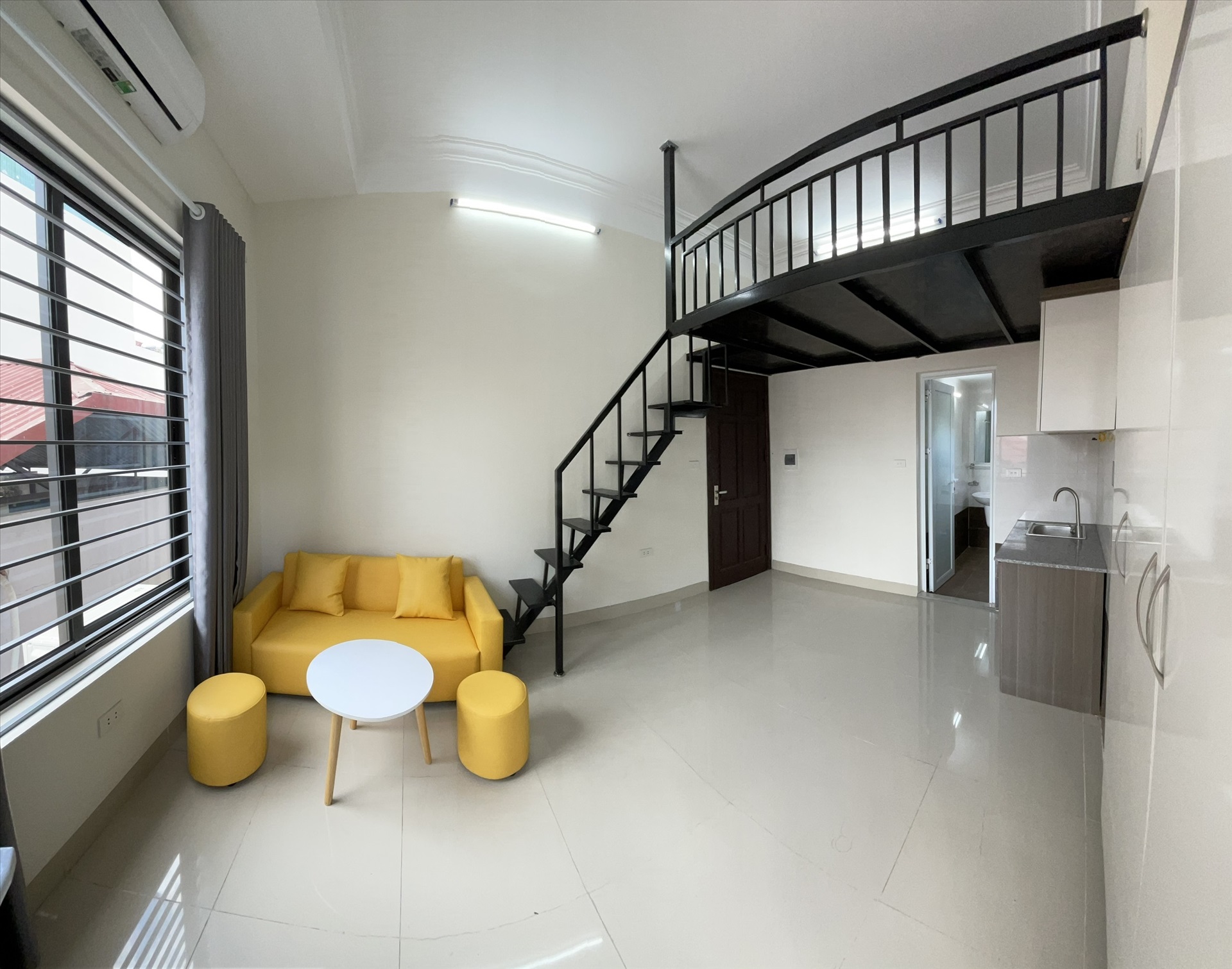 Phòng trọ Duplex 30m2 tại TT House 2 Nguyễn Khánh Toàn - Cầu Giấy - Phòng khách