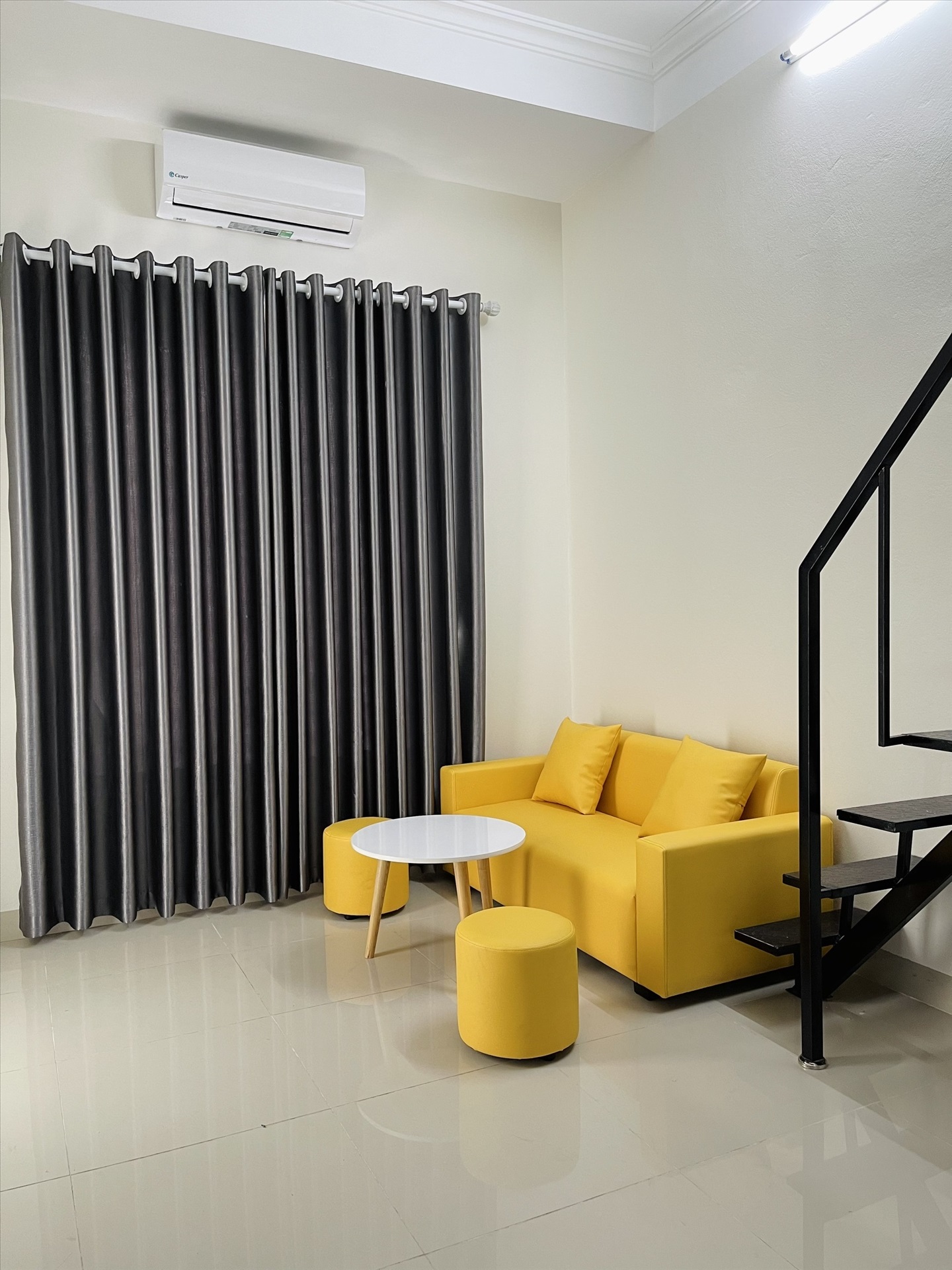 Phòng trọ Duplex 30m2 tại TT House 2 Nguyễn Khánh Toàn - Cầu Giấy - Phòng khách