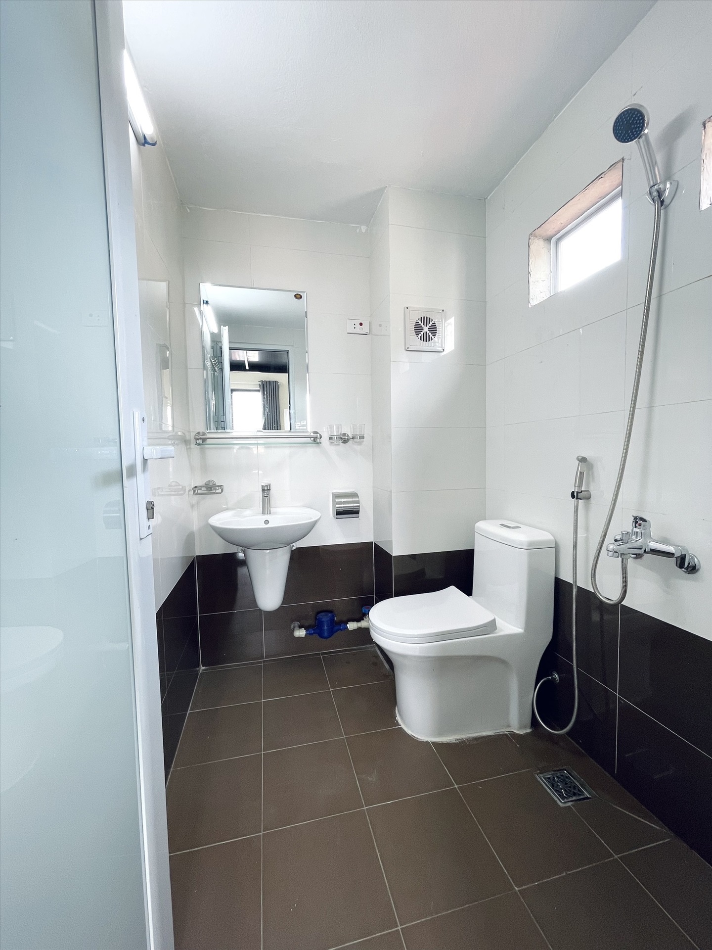 Phòng trọ Duplex 30m2 tại TT House 2 Nguyễn Khánh Toàn - Cầu Giấy - Phòng tắm