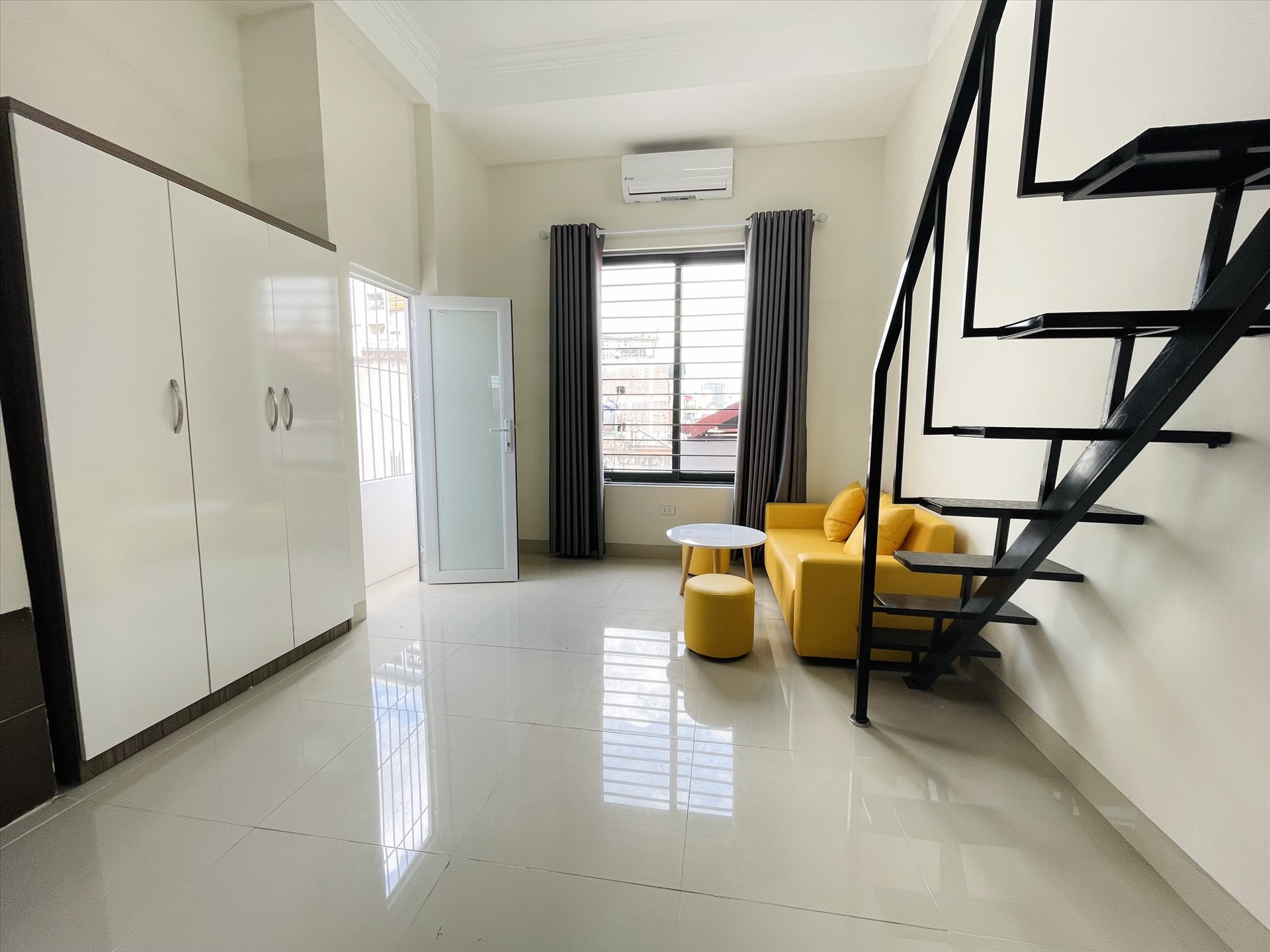 Phòng trọ Duplex 30m2 tại TT House 2 Nguyễn Khánh Toàn - Cầu Giấy - Phòng khách