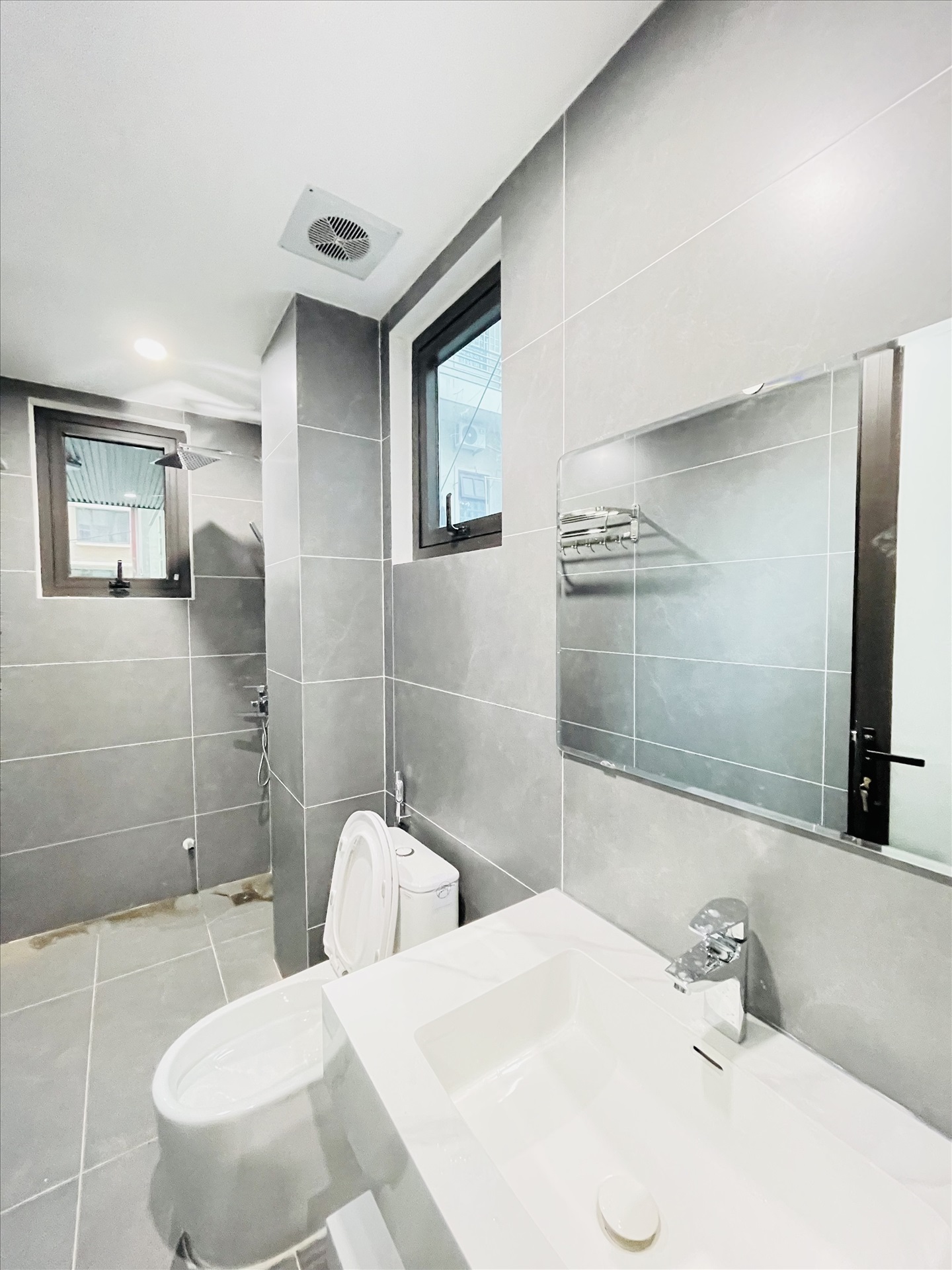 Phòng trọ Studio 30m2 tại Friends Team Doãn Kế Thiện - Cầu Giấy - Phòng tắm