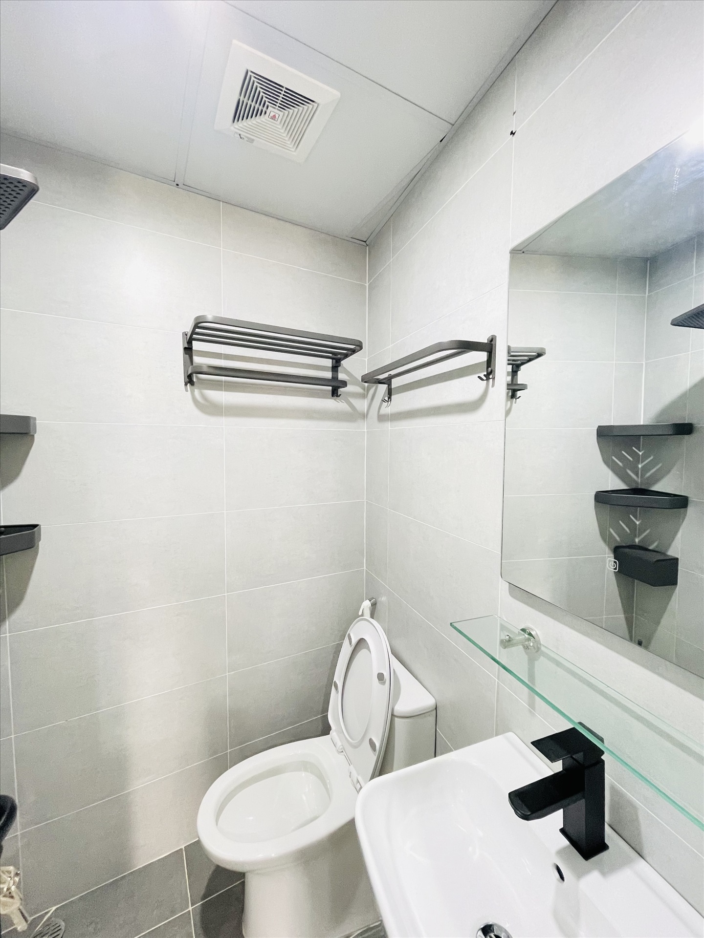 Phòng trọ Studio 27m2 tại Freinds Team Định Công Thượng - Hoàng Mai - Phòng tắm
