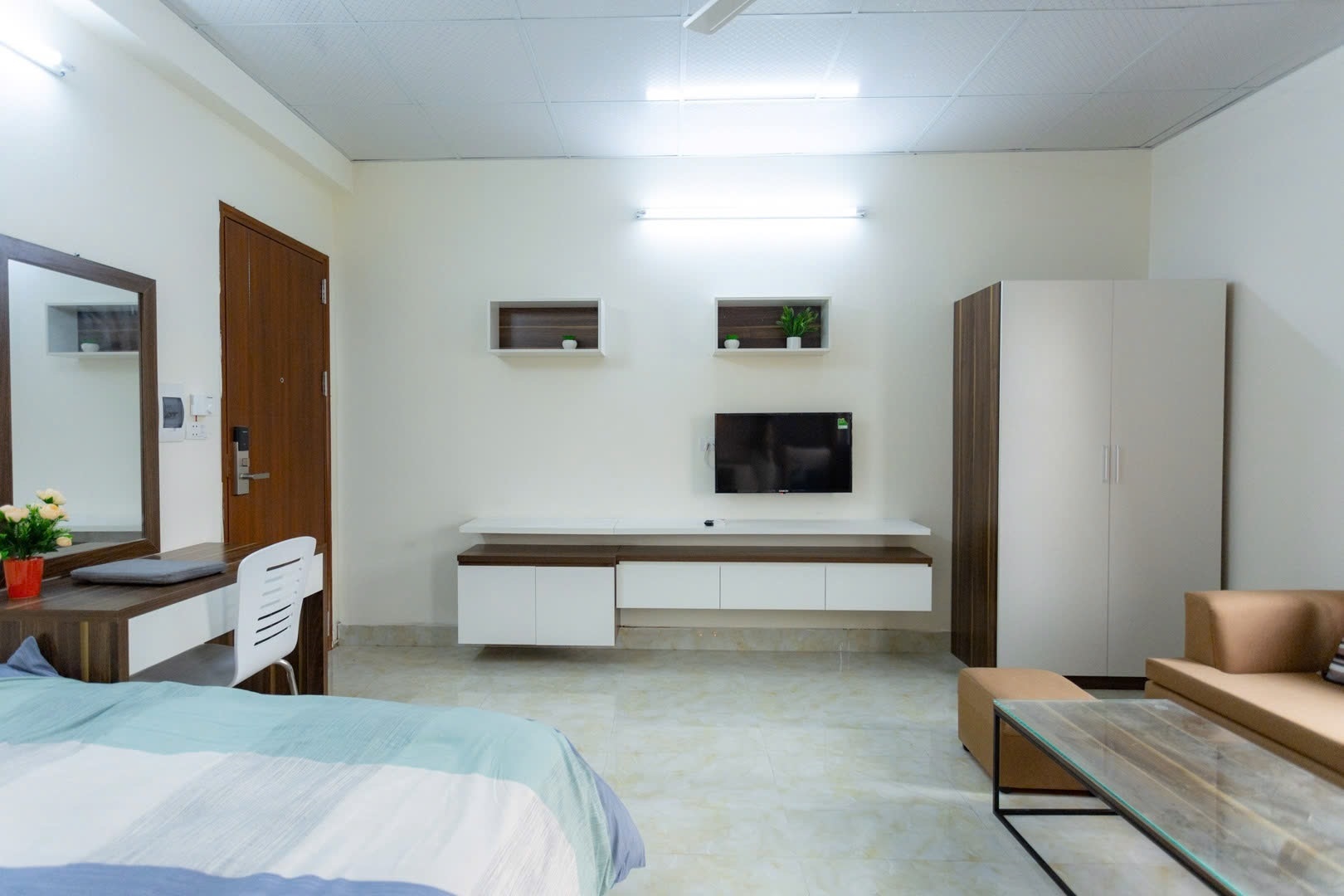Phòng trọ Studio 35m2 tại Friends Team Mễ Trì Hạ - Nam Từ Liêm - Phòng khách