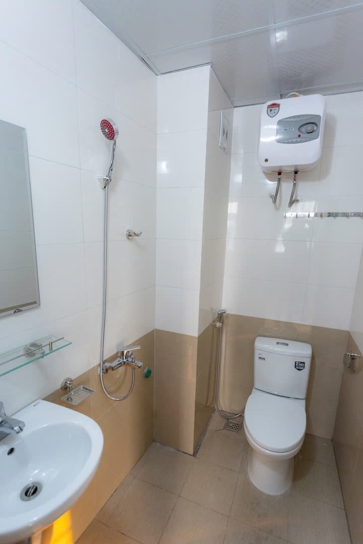 Phòng trọ Studio 35m2 tại Friends Team Mễ Trì Hạ - Nam Từ Liêm - Phòng tắm