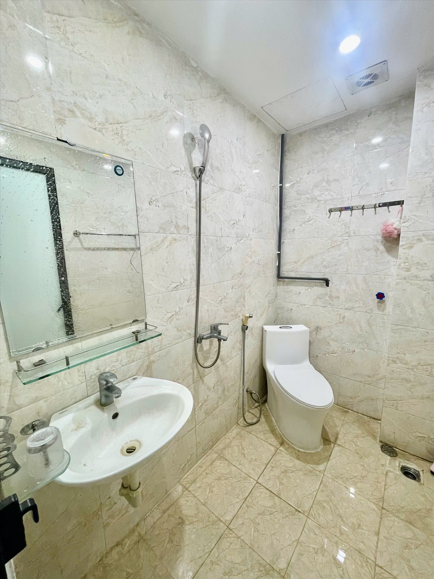Phòng trọ Studio 30m2 tại Timehouse Mai Dịch - Cầu Giấy - Phòng tắm