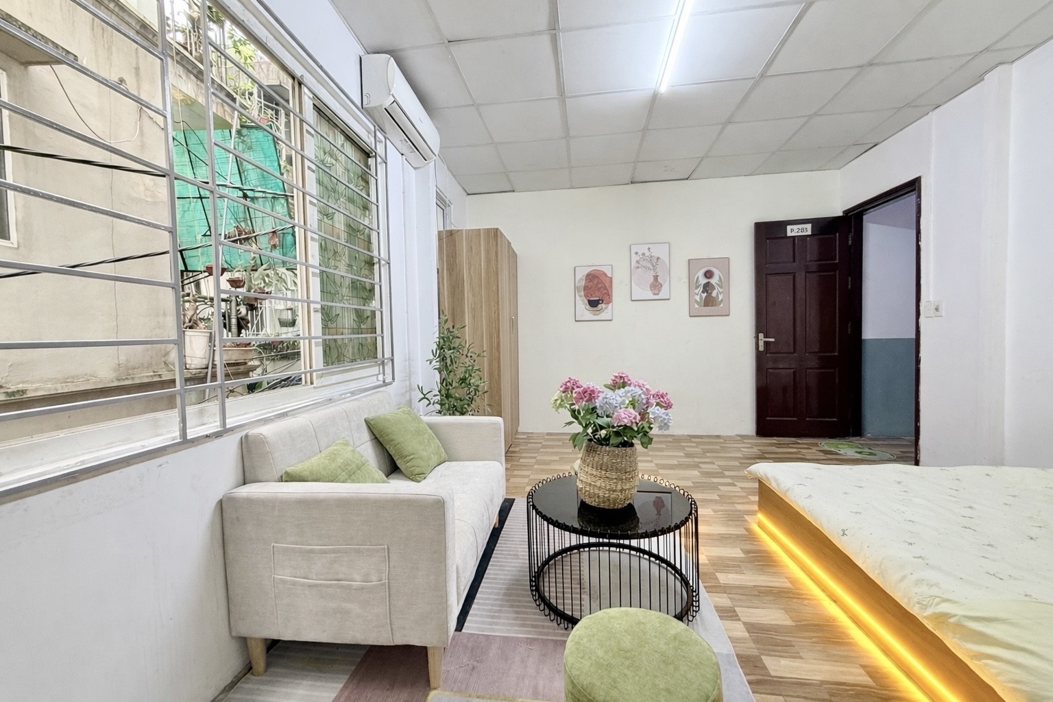 Phòng trọ Studio 29m2 tại Time House Lạc Long Quân - Tây Hồ - Phòng khách