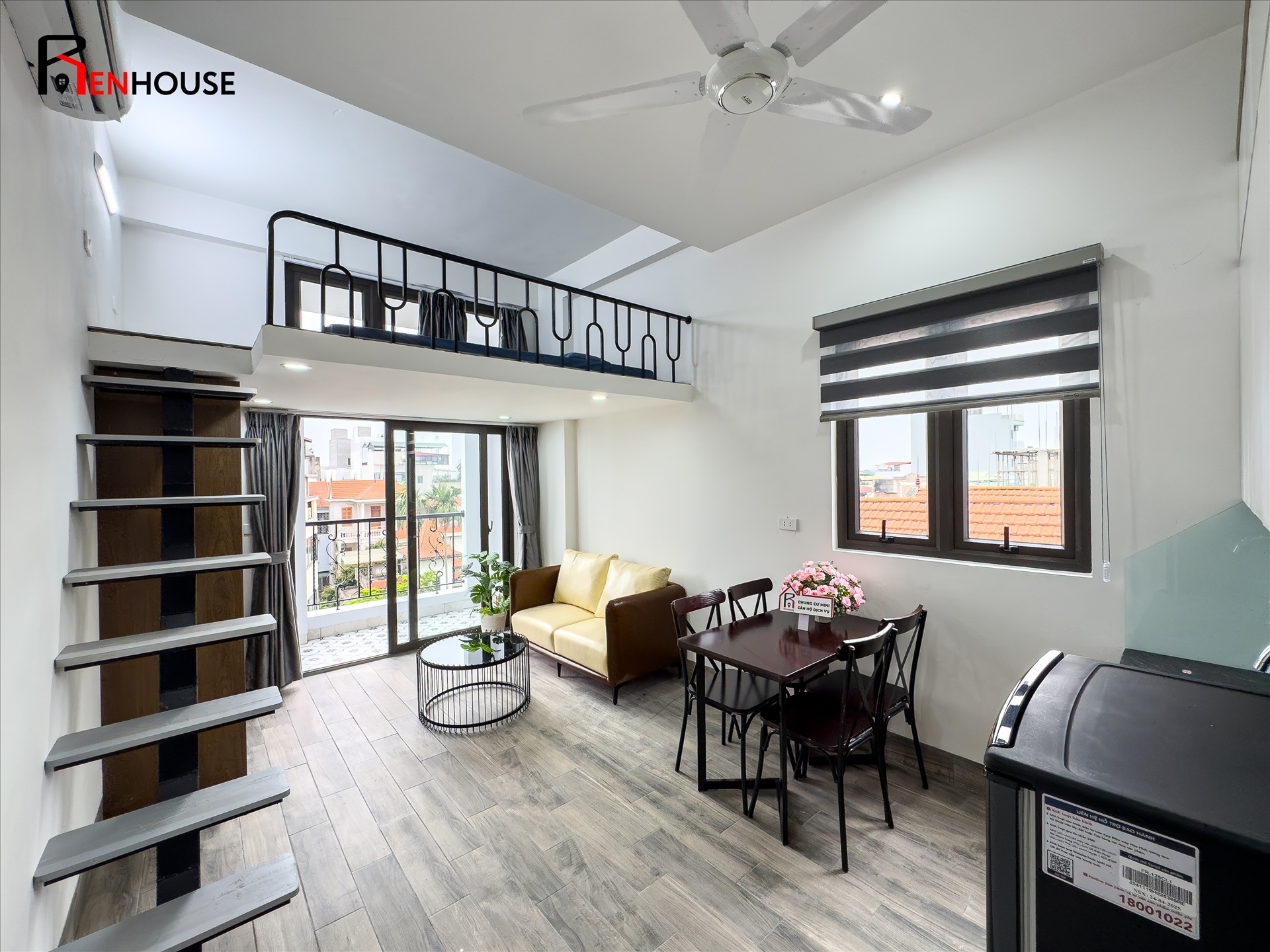Phòng trọ Duplex 30m2 tại RenHouse An Dương Vương 2 - Tây Hồ - Phòng khách