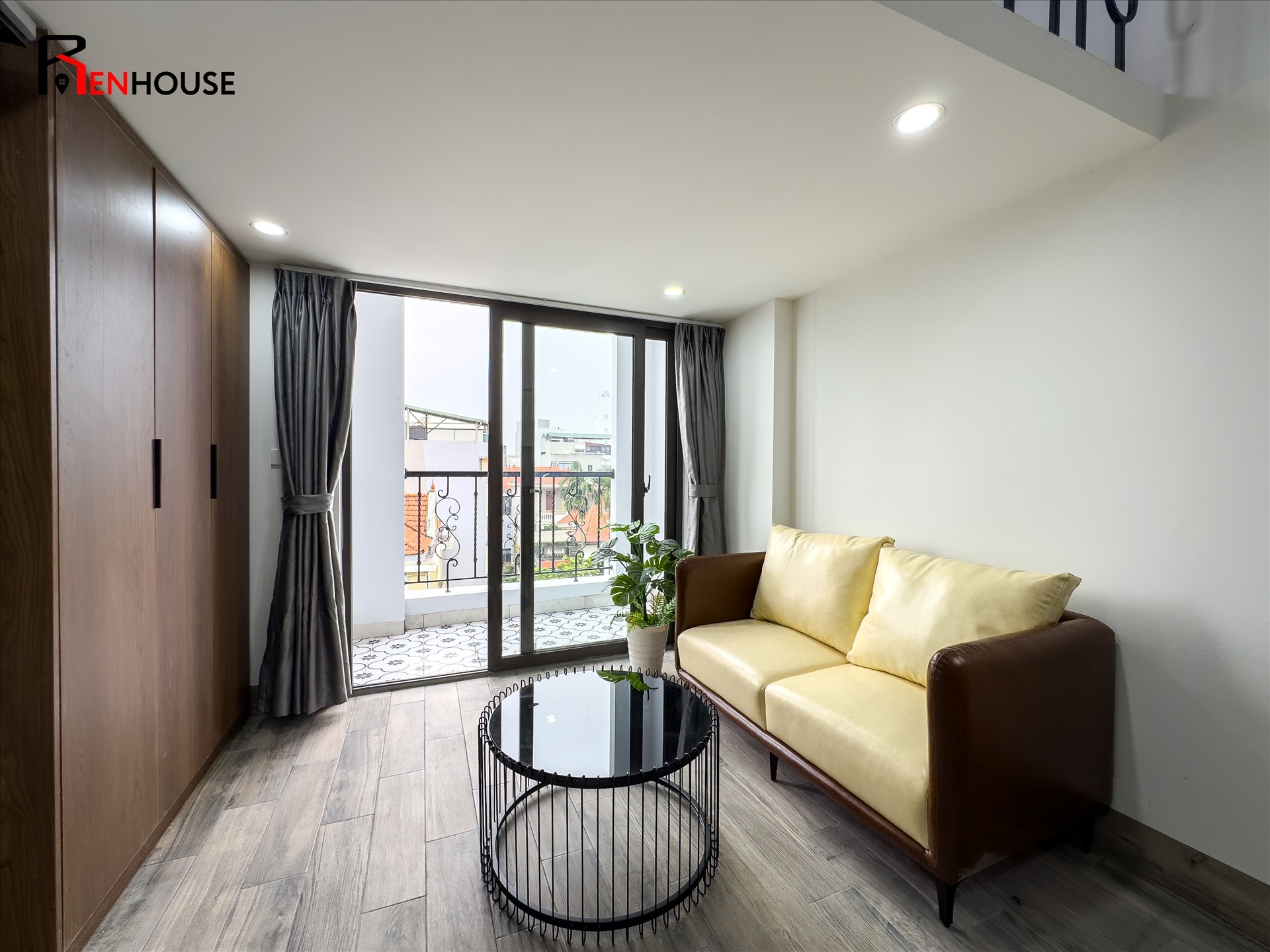 Phòng trọ Duplex 30m2 tại RenHouse An Dương Vương 2 - Tây Hồ - Phòng khách