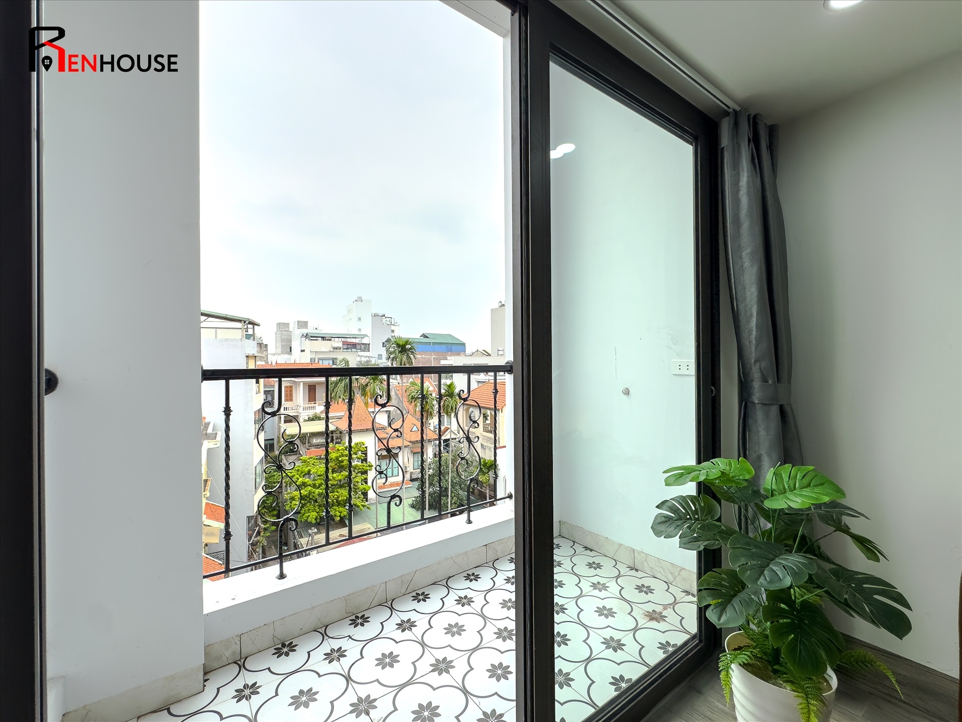 Phòng trọ Duplex 30m2 tại RenHouse An Dương Vương 2 - Tây Hồ - Ban công