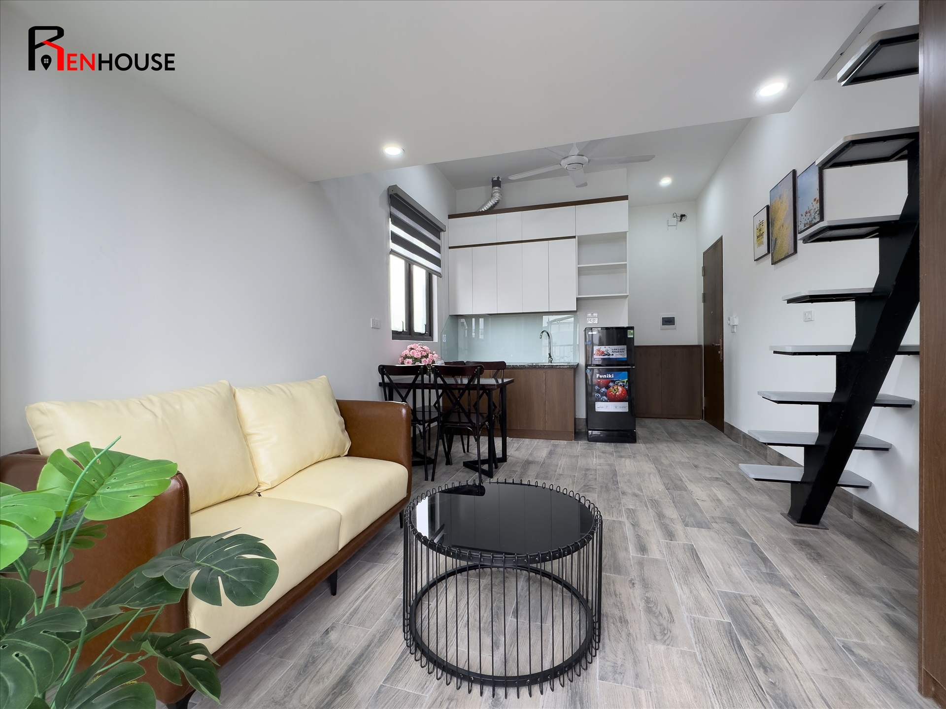 Phòng trọ Duplex 30m2 tại RenHouse An Dương Vương 2 - Tây Hồ - Phòng khách