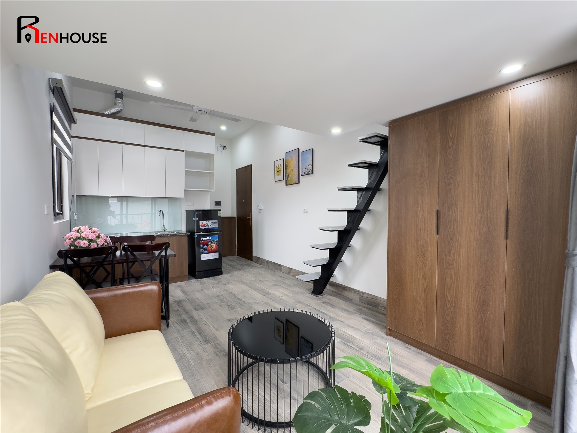 Phòng trọ Duplex 30m2 tại RenHouse An Dương Vương 2 - Tây Hồ - Phòng khách