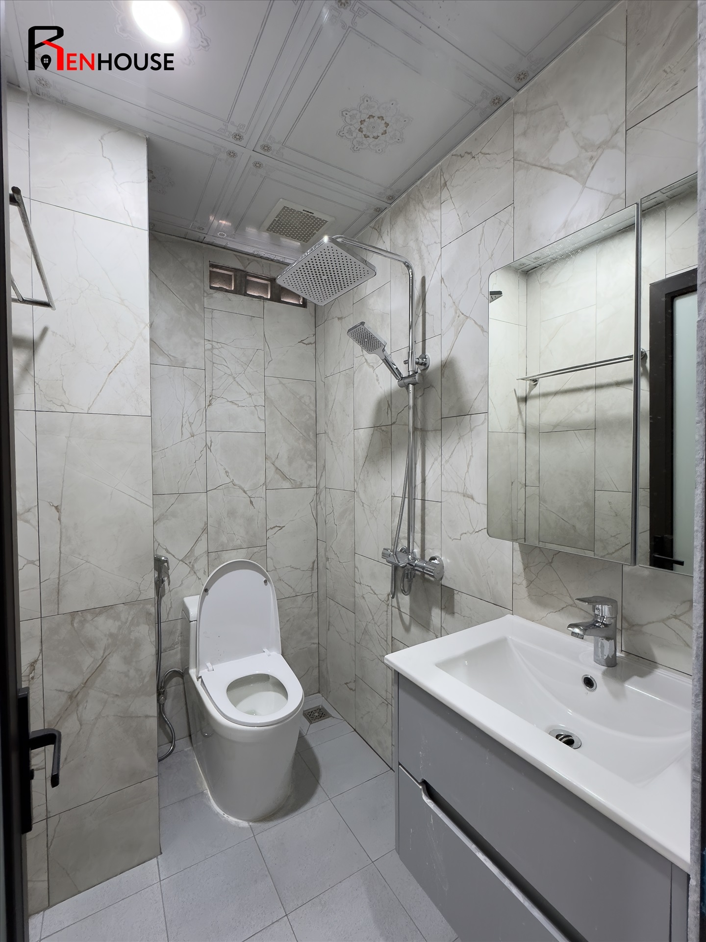 Phòng trọ Duplex 30m2 tại RenHouse An Dương Vương 2 - Tây Hồ - Phòng tắm