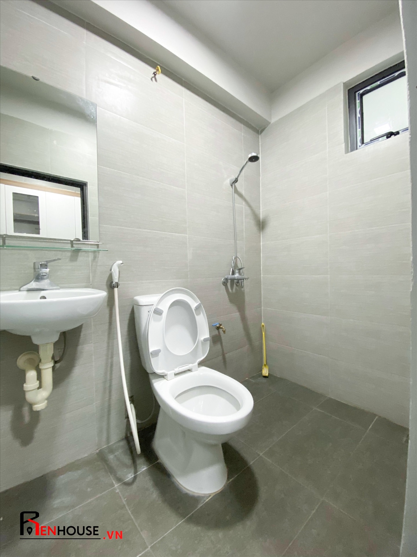 Phòng trọ Studio 28m2 tại RenHouse 3 Trần Thái Tông - Cầu Giấy - Phòng tắm