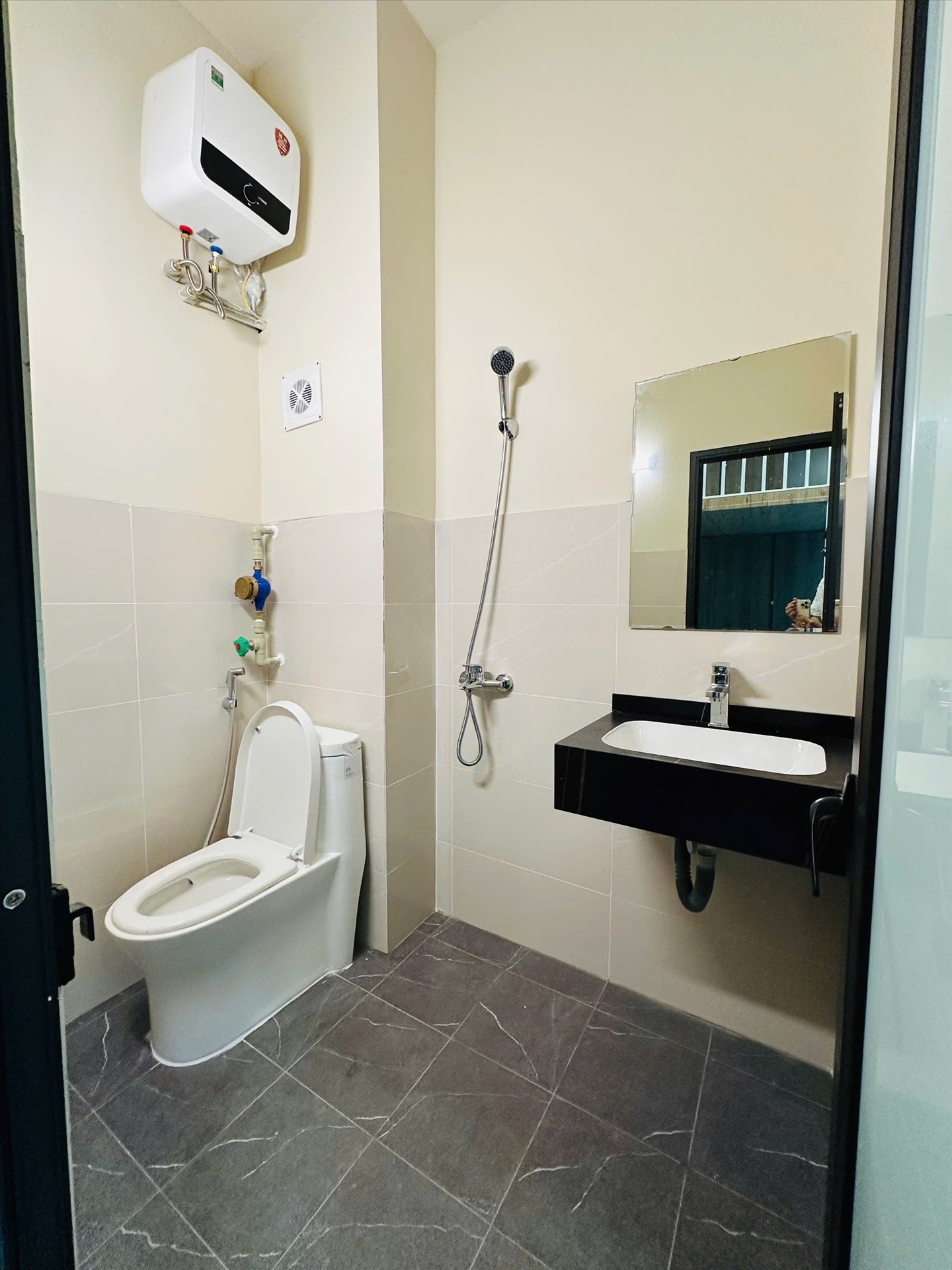 Phòng trọ Studio 25m2 tại Friends Team Đội Nhân - Ba Đình - Phòng tắm