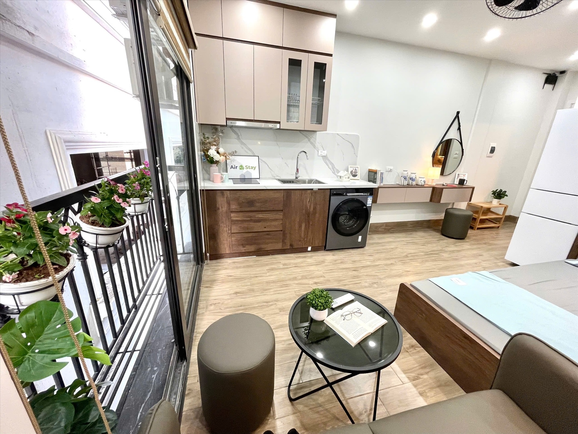 Phòng trọ Studio 28m2 tại Airstay Vương Thừa Vũ - Thanh Xuân - Ban công