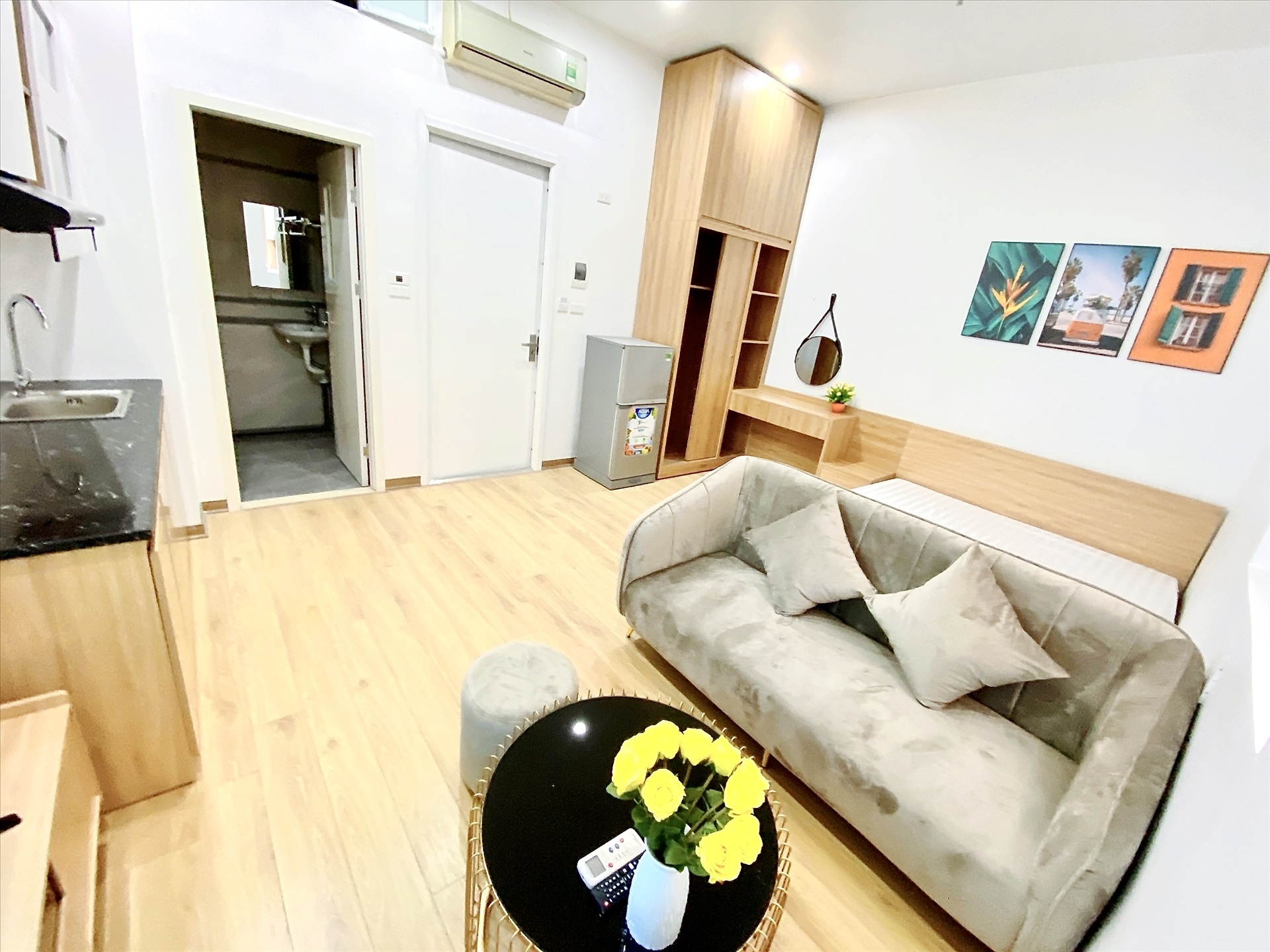 Phòng trọ Studio 25m2 tại Blue Homes Linh Lang - Ba Đình - Phòng khách