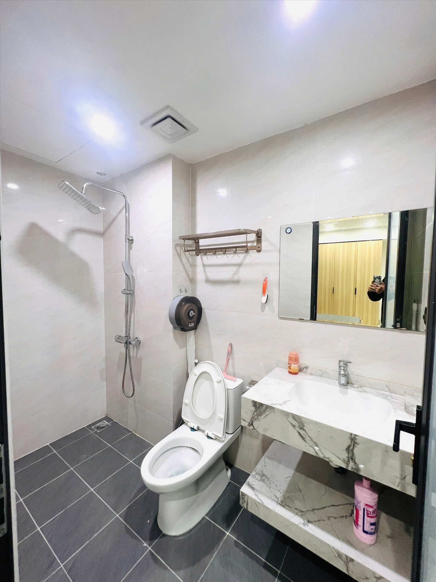 Phòng trọ Studio 35m2 tại Friends Team Quan Nhân - Thanh Xuân - Phòng tắm