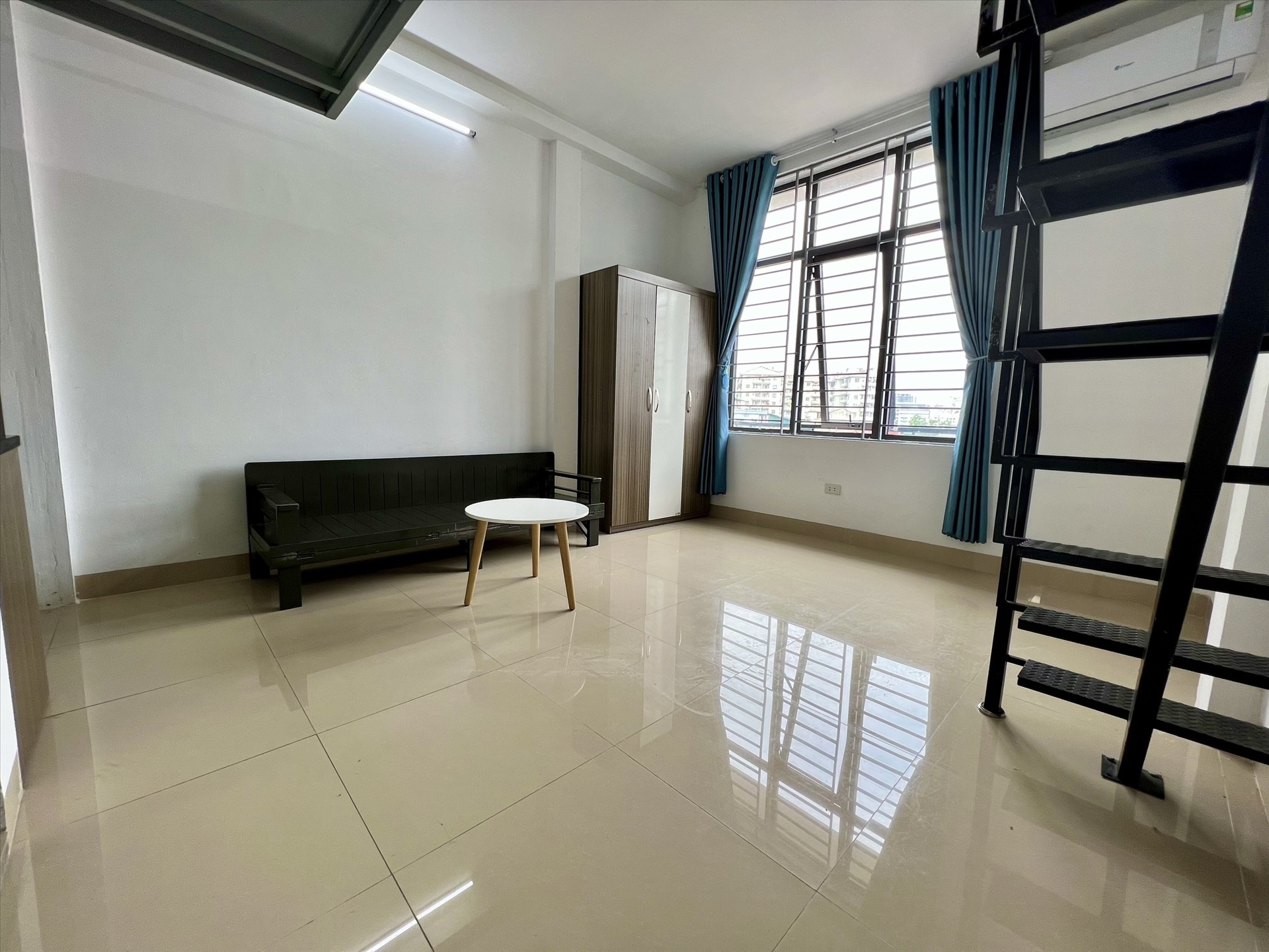 Phòng trọ 1 Phòng ngủ 30m2 tại TT House 3 Nguyễn Khánh Toàn - Cầu Giấy - Phòng khách