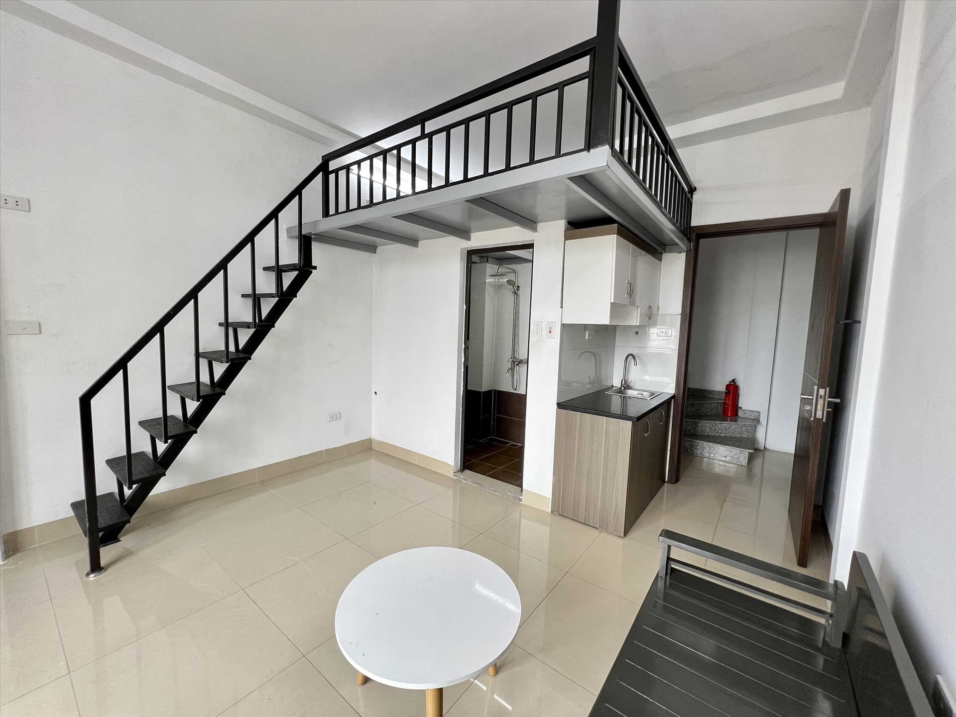 Phòng trọ 1 Phòng ngủ 30m2 tại TT House 3 Nguyễn Khánh Toàn - Cầu Giấy - Phòng khách