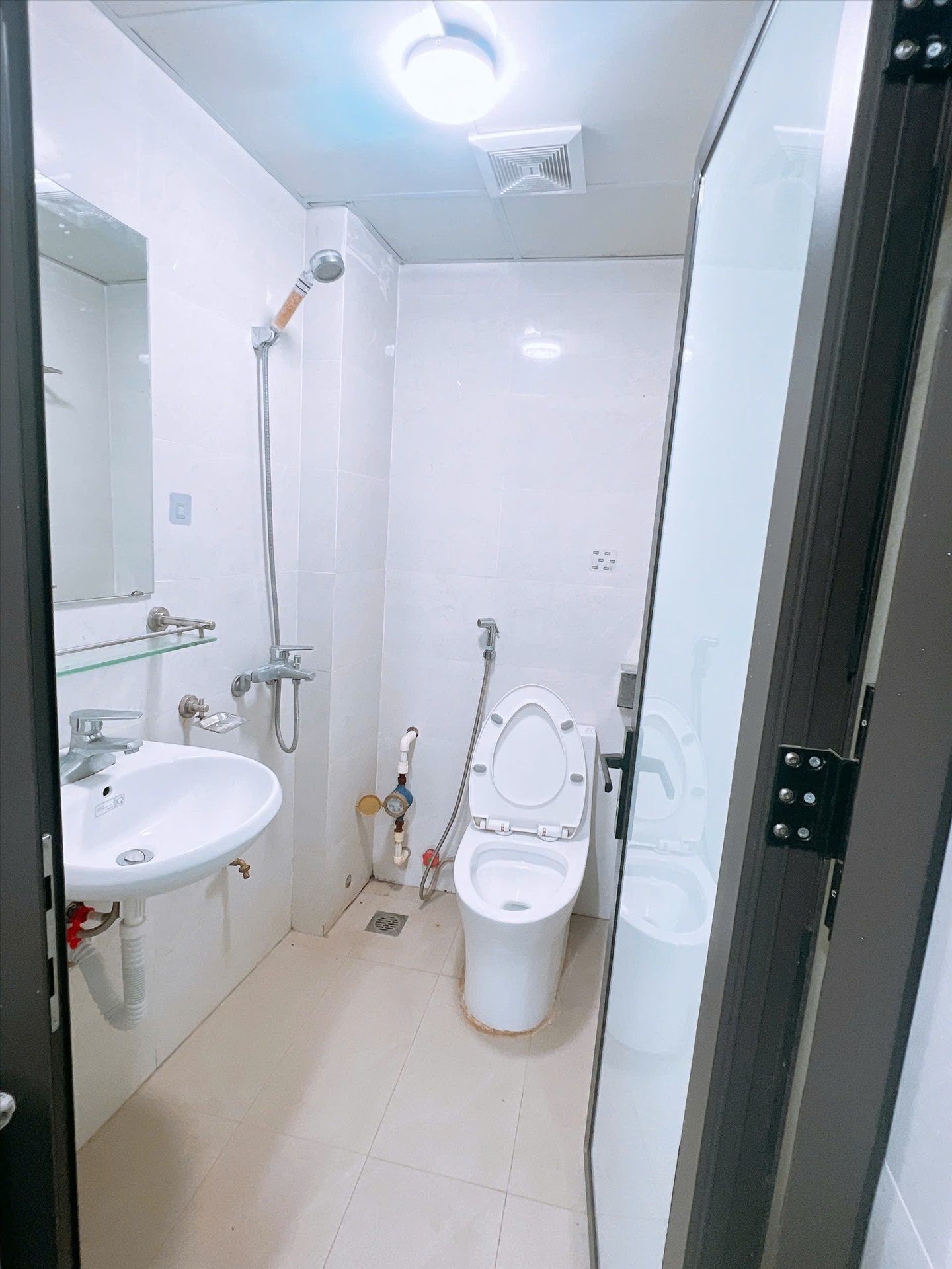 Phòng trọ Studio 25m2 tại Happyhomes 1 Lạc Long Quân - Tây Hồ - Phòng tắm