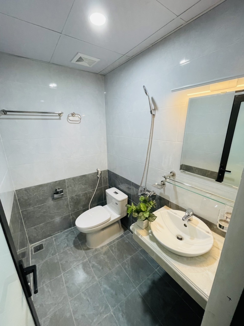 Phòng trọ Studio 22m2 tại Airstay Vũ Ngọc Phan - Đống Đa - Phòng tắm
