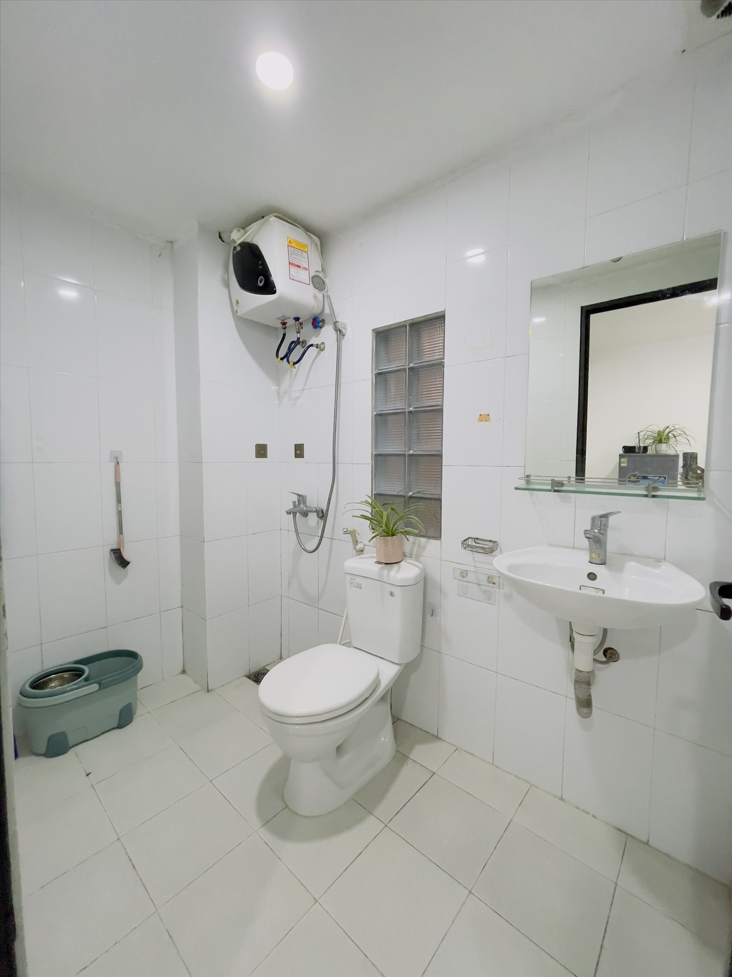Phòng trọ Studio 37m2 tại Salahomes Nguyễn Ngọc Vũ - Cầu Giấy - Phòng tắm