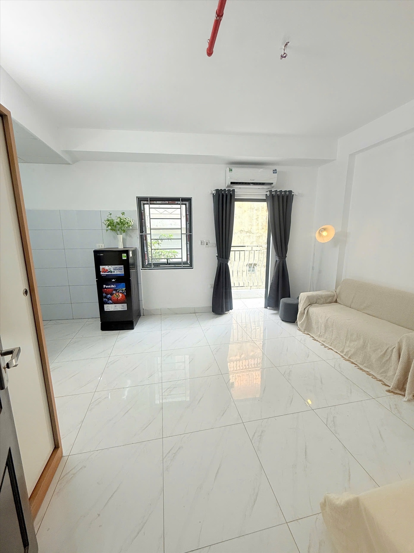 Phòng trọ Studio 35m2 tại VNFI House Mễ Trì Thượng  - Nam Từ Liêm - Phòng khách