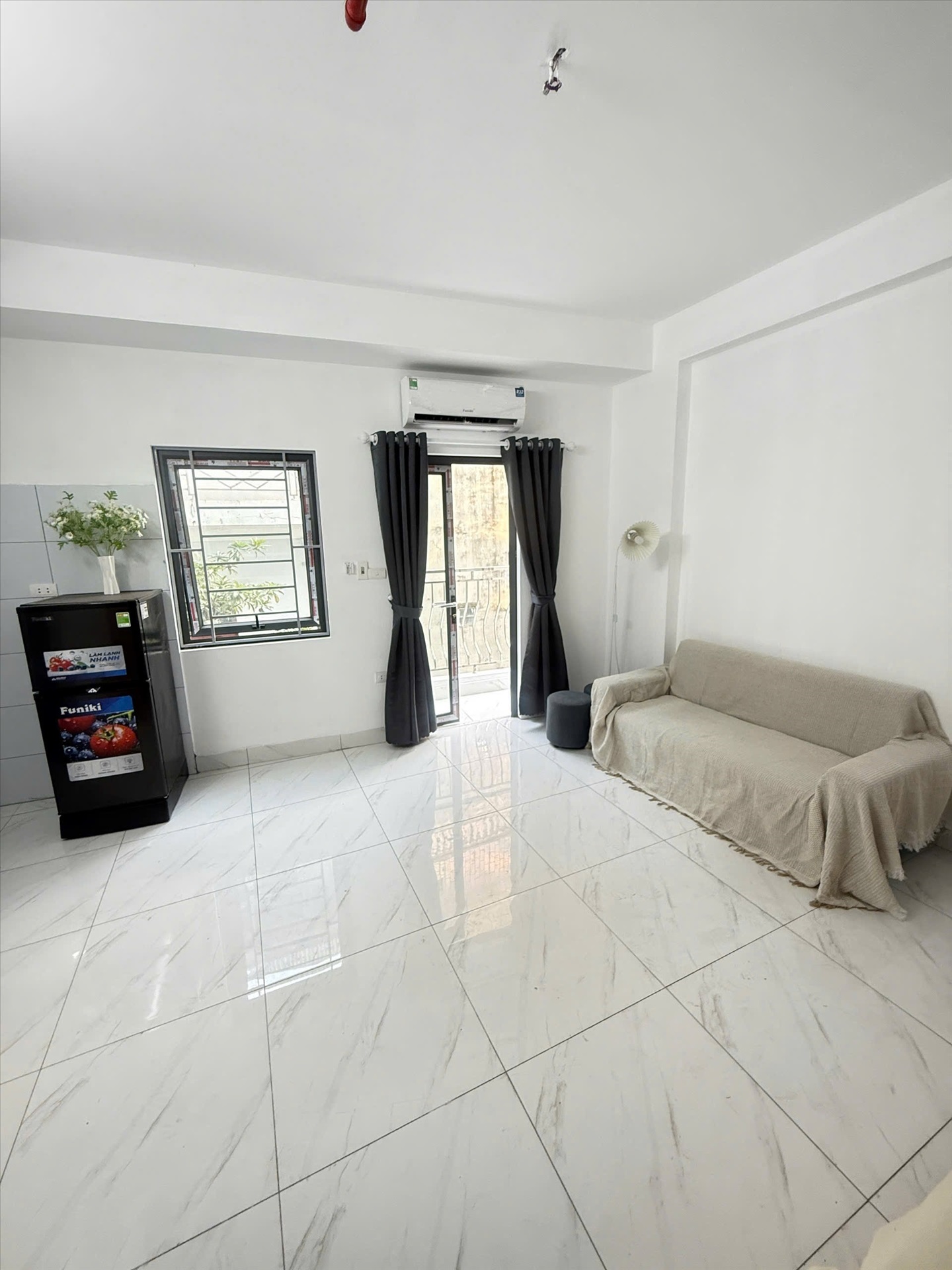 Phòng trọ Studio 35m2 tại VNFI House Mễ Trì Thượng  - Nam Từ Liêm - Phòng khách