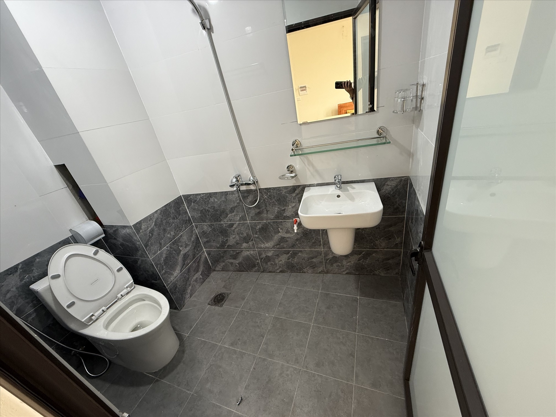 Phòng trọ Studio 28m2 tại Shome 1 Phú Mỹ - Nam Từ Liêm - Phòng tắm