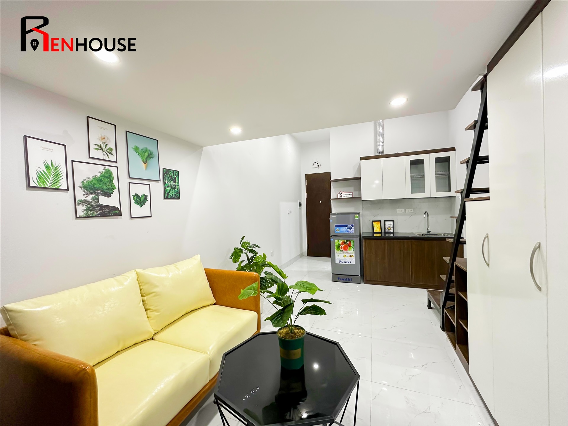 Phòng trọ Duplex 28m2 tại RENHOUSE An Dương Vương - Tây Hồ - Phòng khách