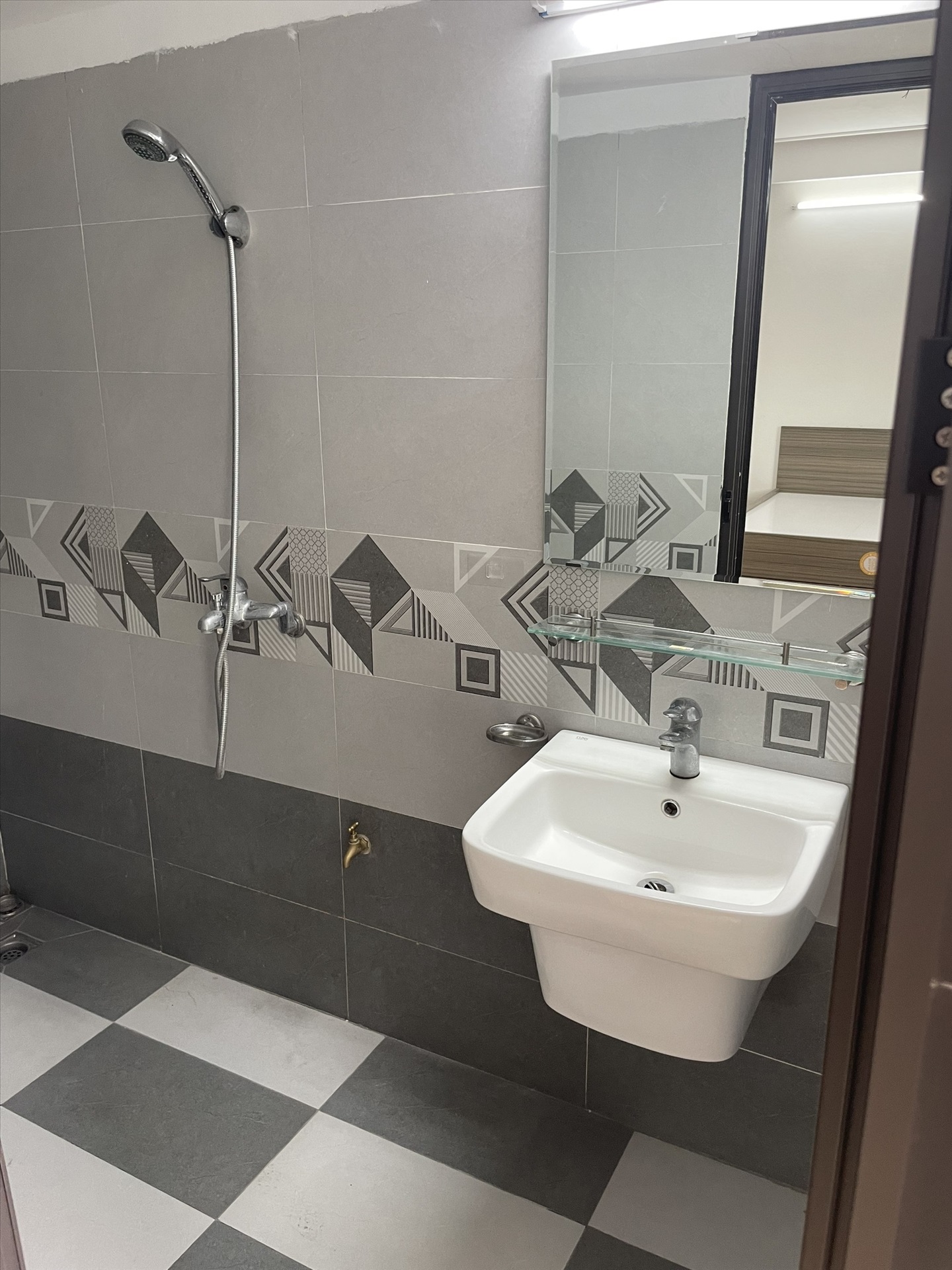 Phòng trọ 1 Phòng ngủ 28m2 tại TT House 4 Đường Láng - Đống Đa - Phòng tắm