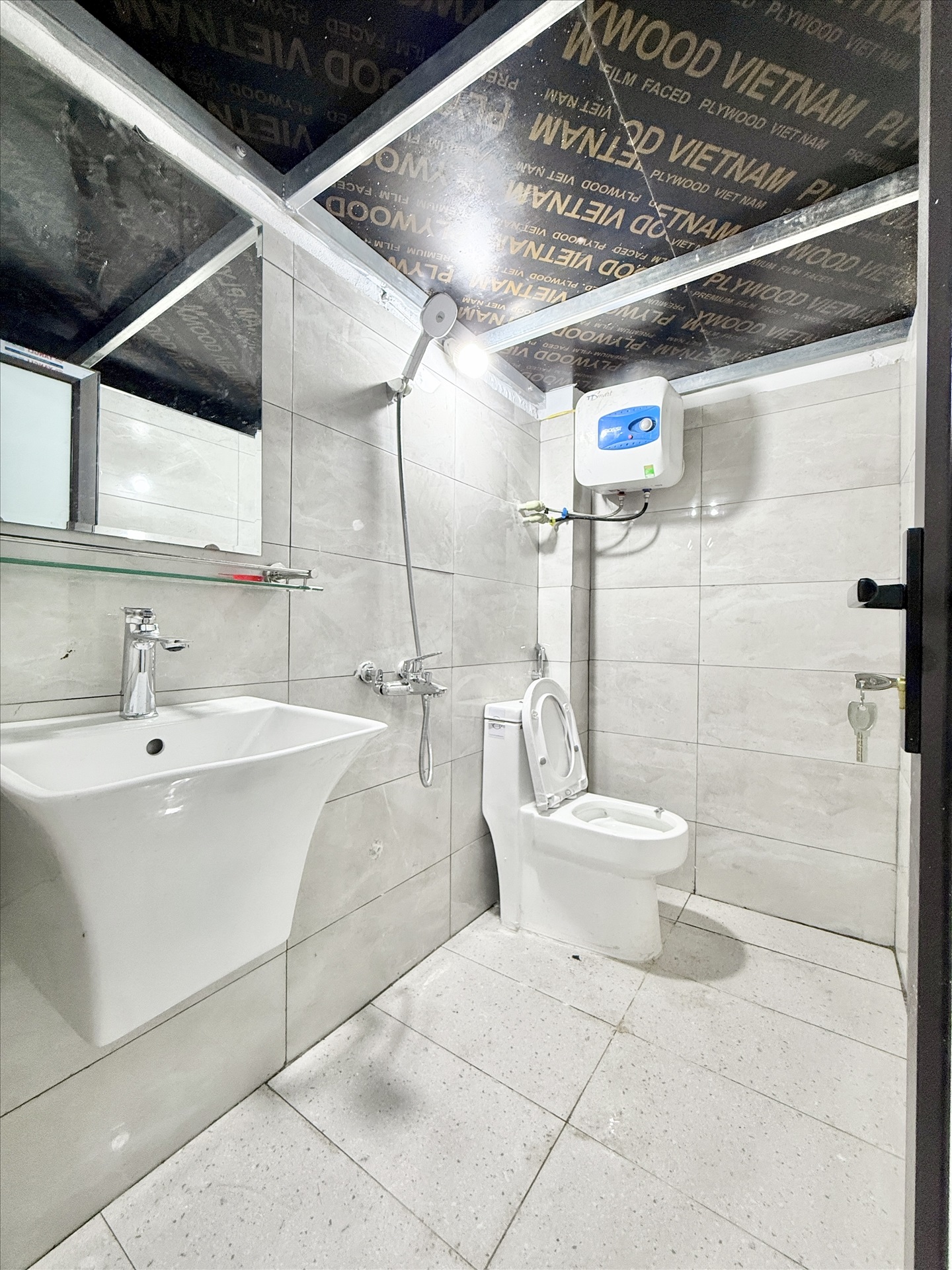 Phòng trọ Studio 27m2 tại Time House 5 Trần Cung - Bắc Từ Liêm - Phòng tắm