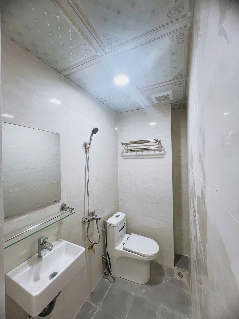 Phòng trọ Studio 35m2 tại DH Home 2 Mễ Trì Hạ - Nam Từ Liêm - Phòng tắm