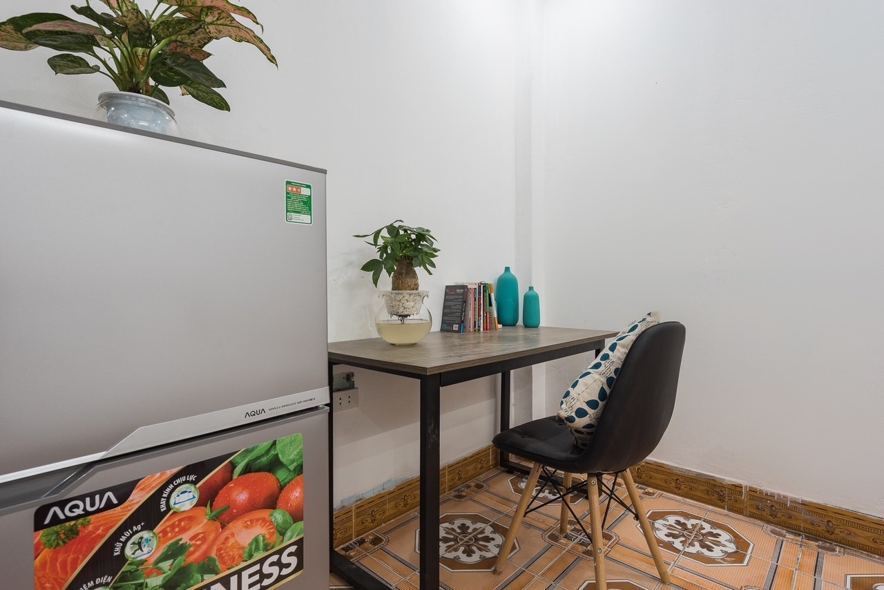 Phòng trọ Studio 25m2 tại Sunny Apartment Trần Duy Hưng - Cầu Giấy - Góc làm việc