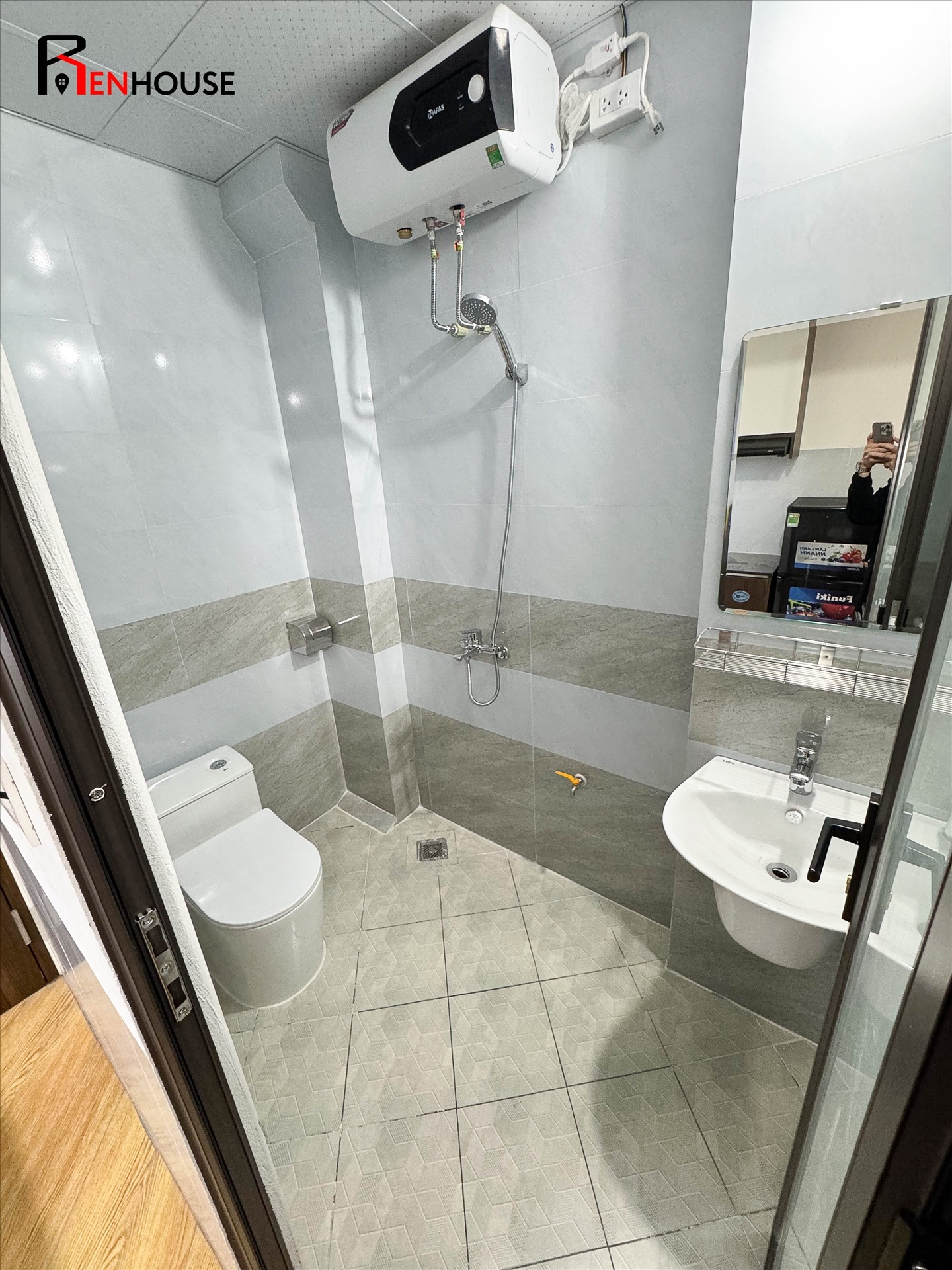 Phòng trọ Studio 28m2 tại RenHouse 1 Phú Kiều - Bắc Từ Liêm - Phòng tắm